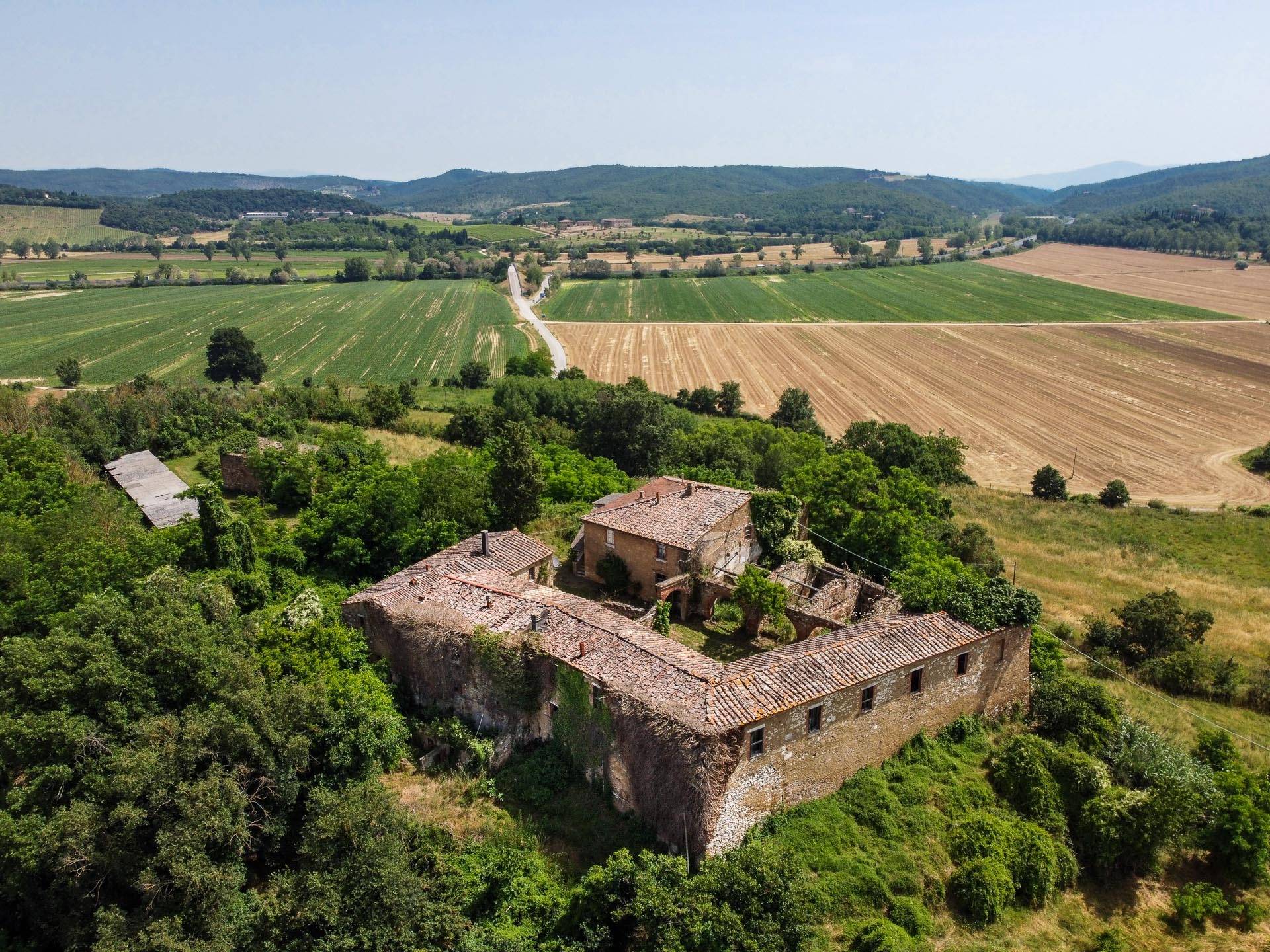 Rustico / casale di 2100 mq a Rapolano Terme