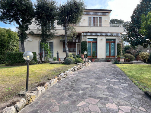 Villa in Vendita a Pisa