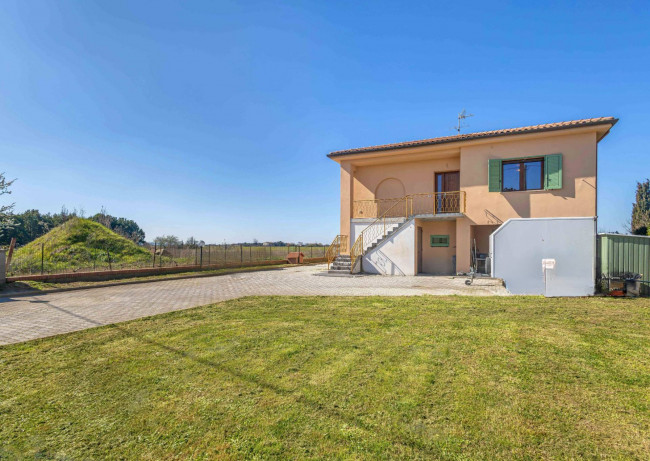 Villa in Vendita a Cascina