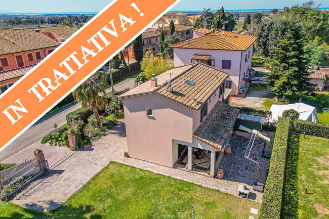 Villa in Vendita a Cecina