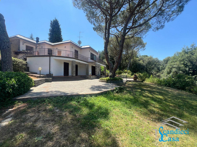 Villa in Vendita a San Casciano in Val di Pesa