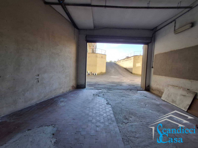 Box o garage in Vendita a Scandicci