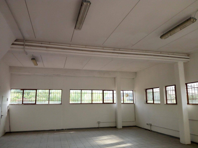 Locale commerciale in Affitto a Scandicci