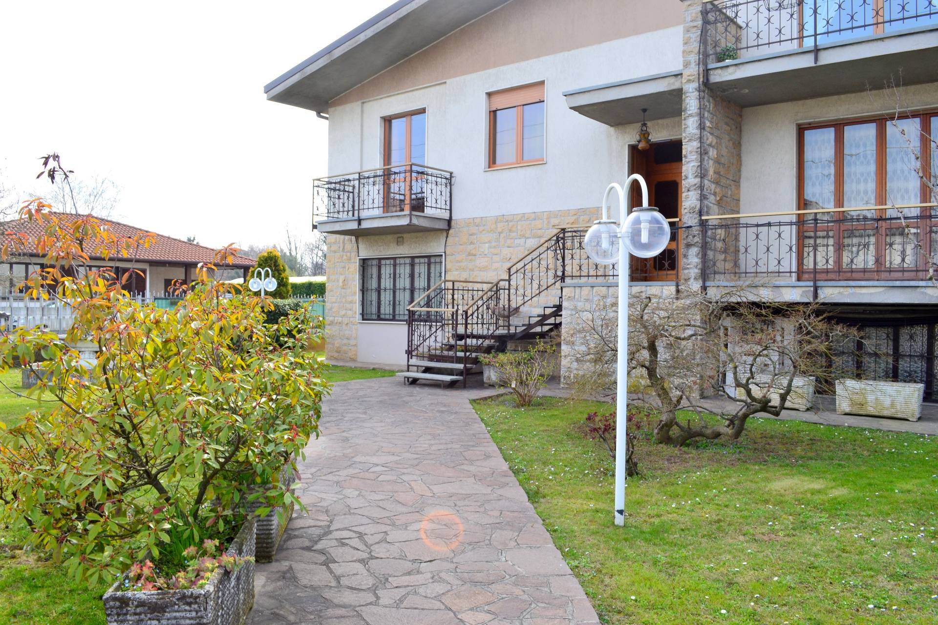 Villa CAPRIATE SAN GERVASIO vendita    ImmobilGo