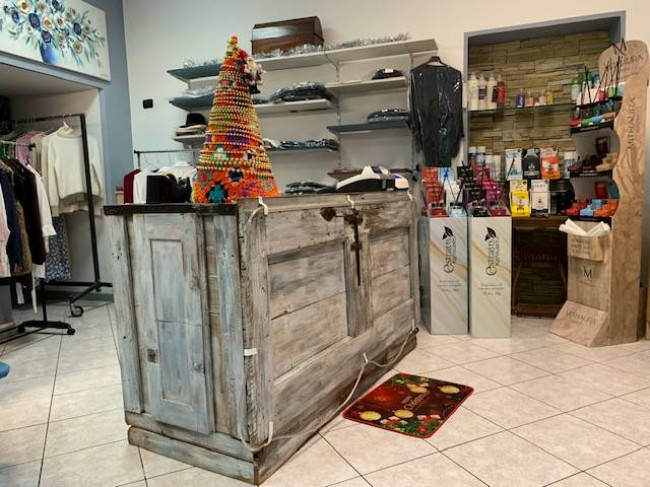 Locale commerciale in vendita a Osio Sotto