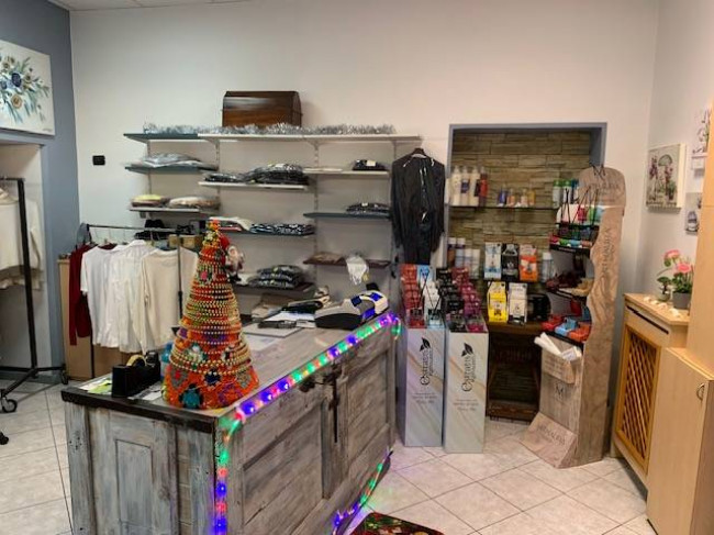Locale commerciale in vendita a Osio Sotto