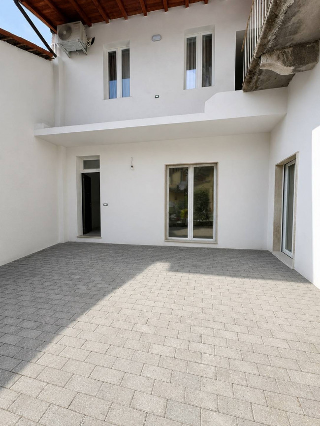 Porzione di Casa in vendita a Trezzano Rosa