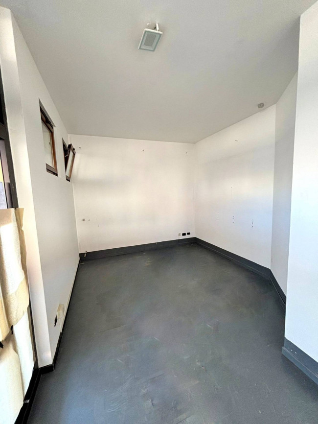 Locale commerciale in vendita a Grezzago