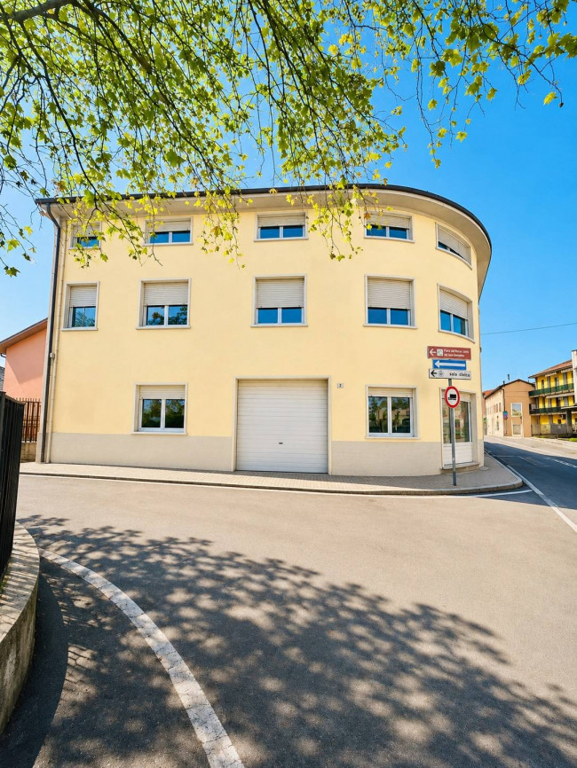  на продажа в Madone