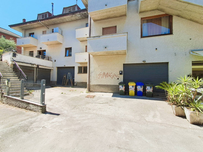 Locale commerciale in Vendita a Folignano
