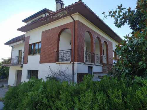 Villa in Vendita a Castignano