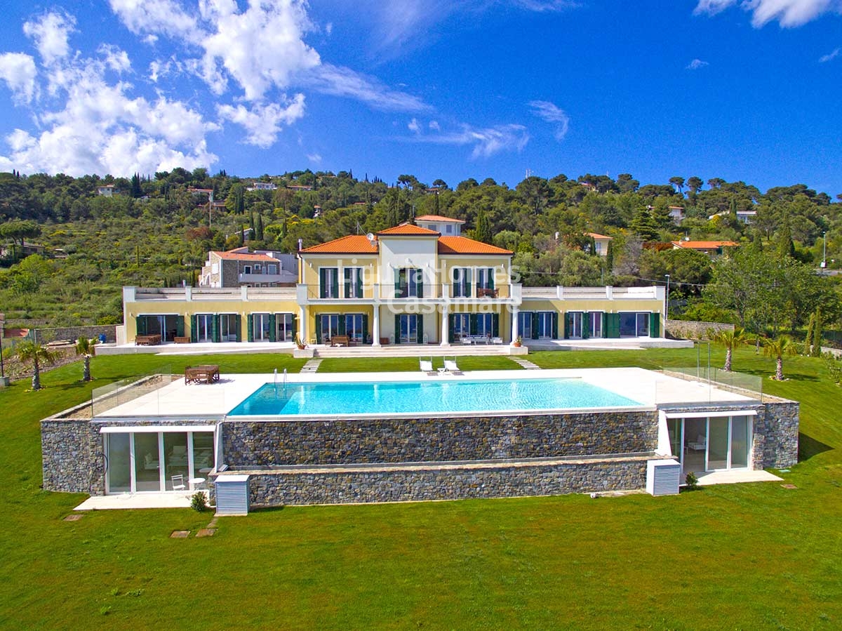 Villa in vendita a Cipressa (IM)