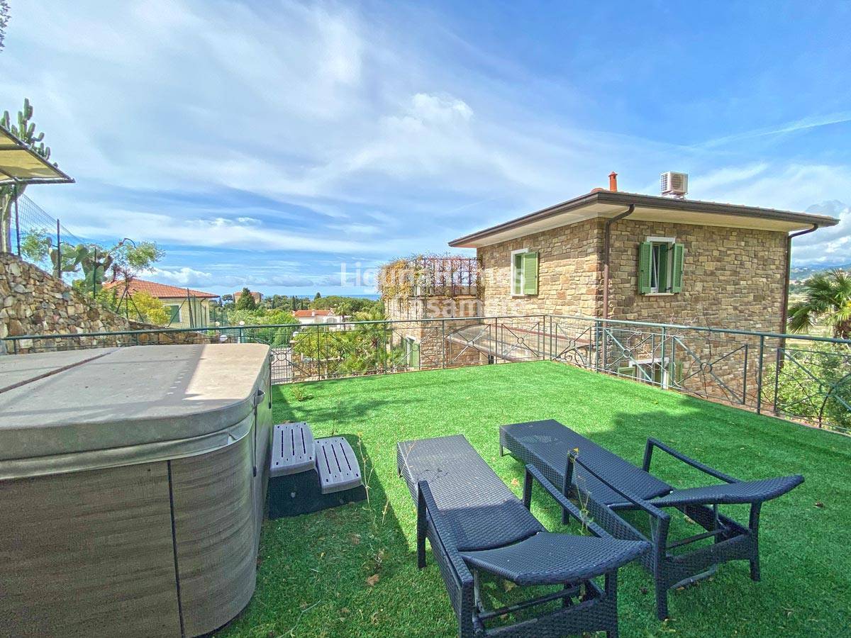 Villa in vendita a Bordighera (IM)