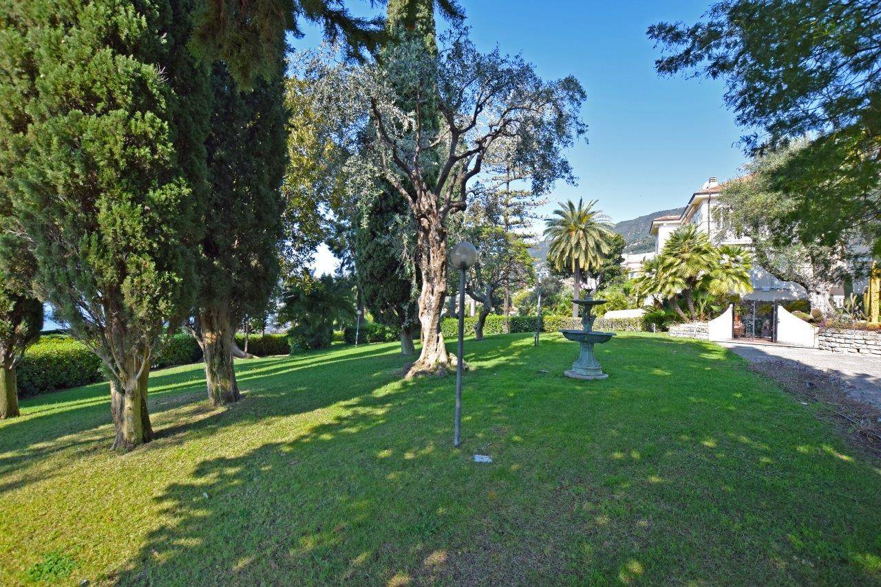Apartment for sale into an historical villa in Ospedaletti, Liguria, Italy