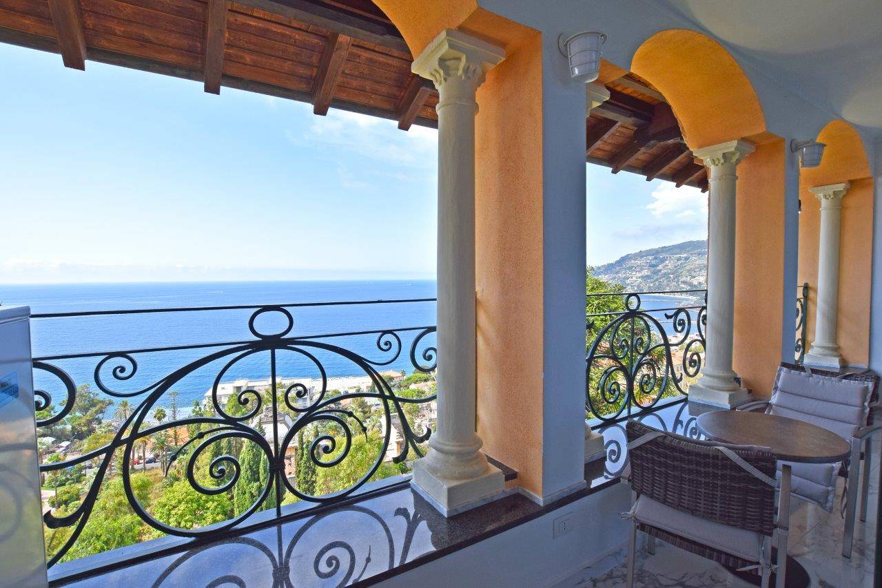 Ospedaletti, Liguria: two bedroom Apartment for Sale with sea view