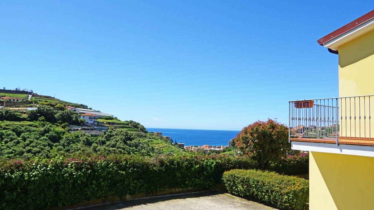Villa for sale in Santo Stefano al mare with beautiful sea view