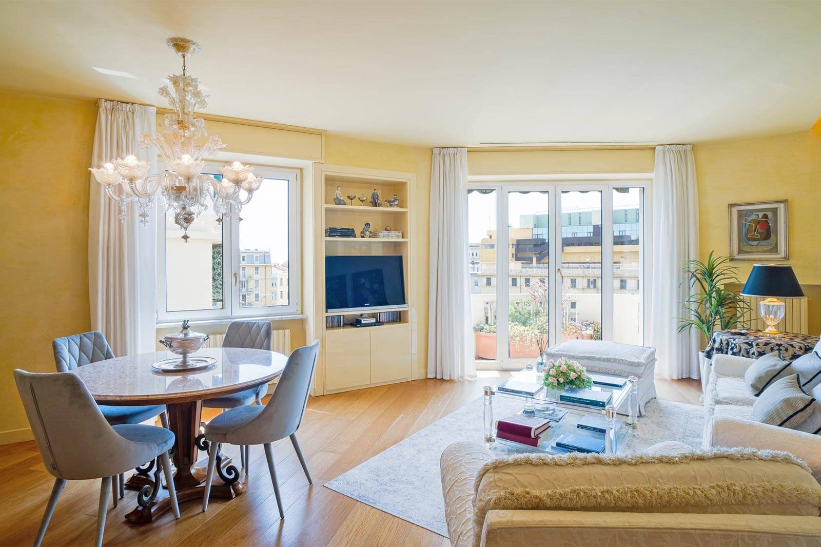 In the heart of San Remo, spacious, elegantly renovated apartment for sale