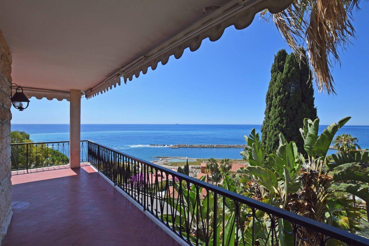 Prestigious two bedroom apartment for sale in Ospedaletti