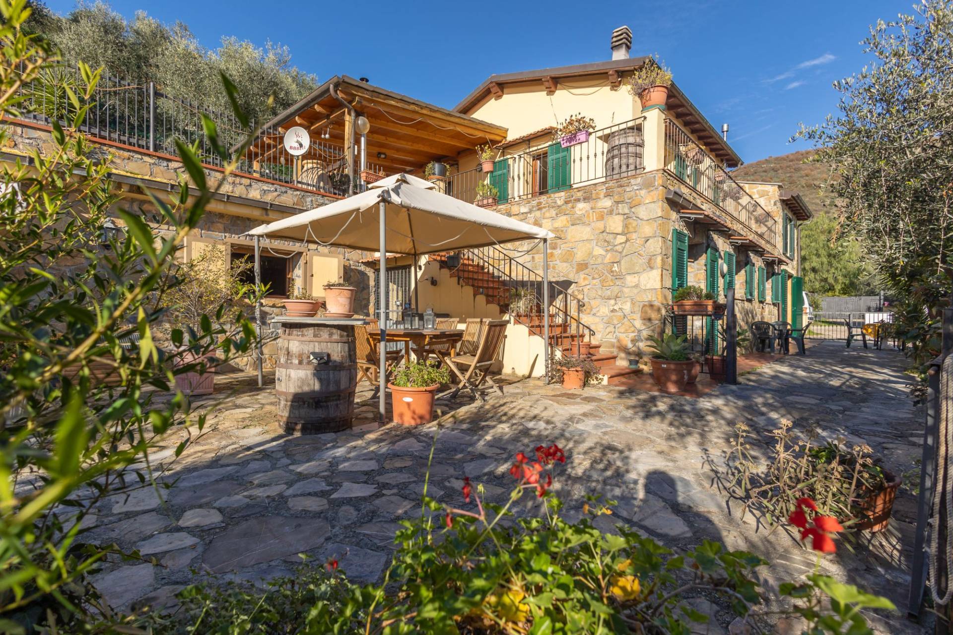 Villa for sale completely surrounded by nature