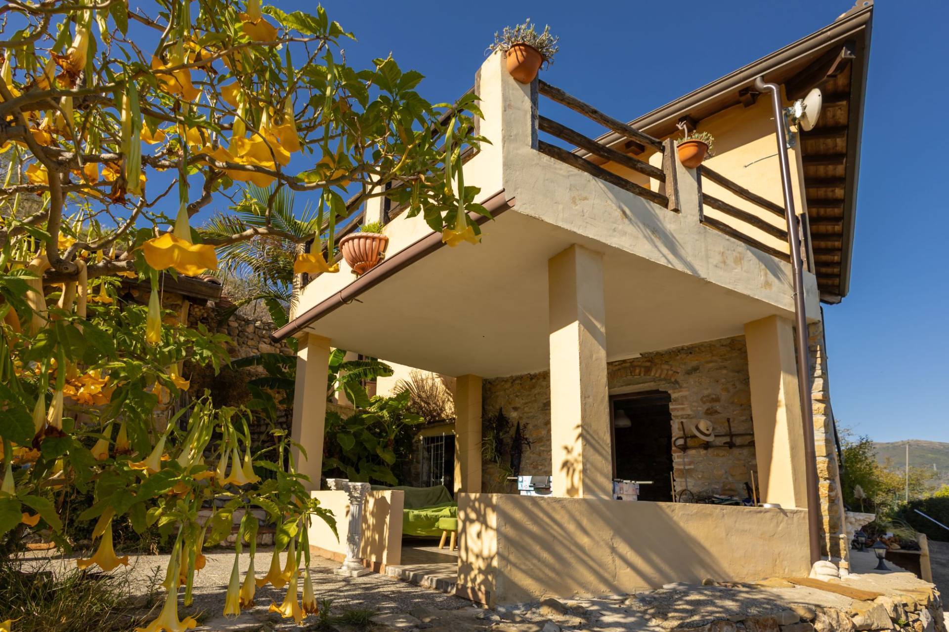 Villa in the countryside for sale in Arma di Taggia with stunning panoramic views
