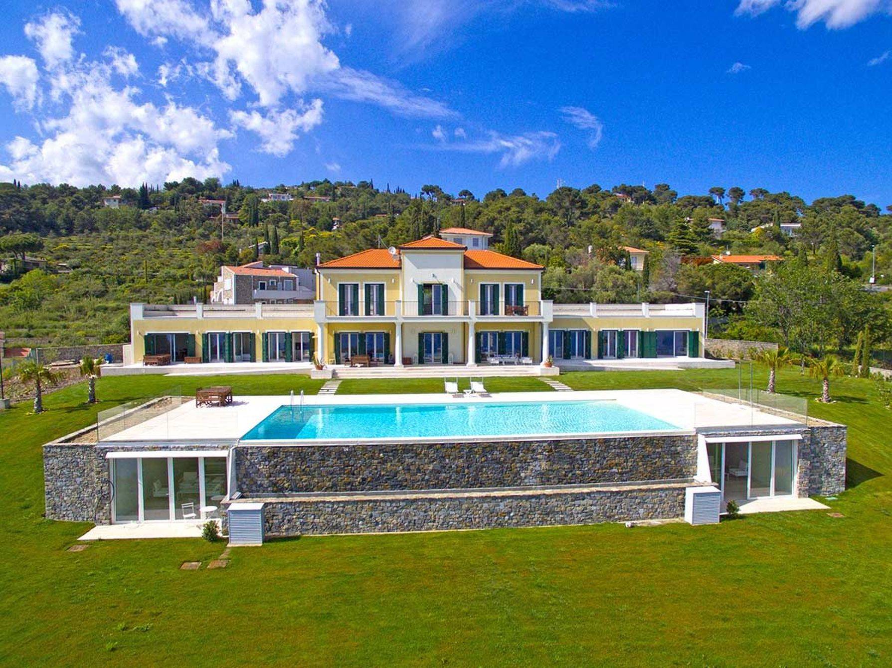 Prestigious villa for sale in Liguria