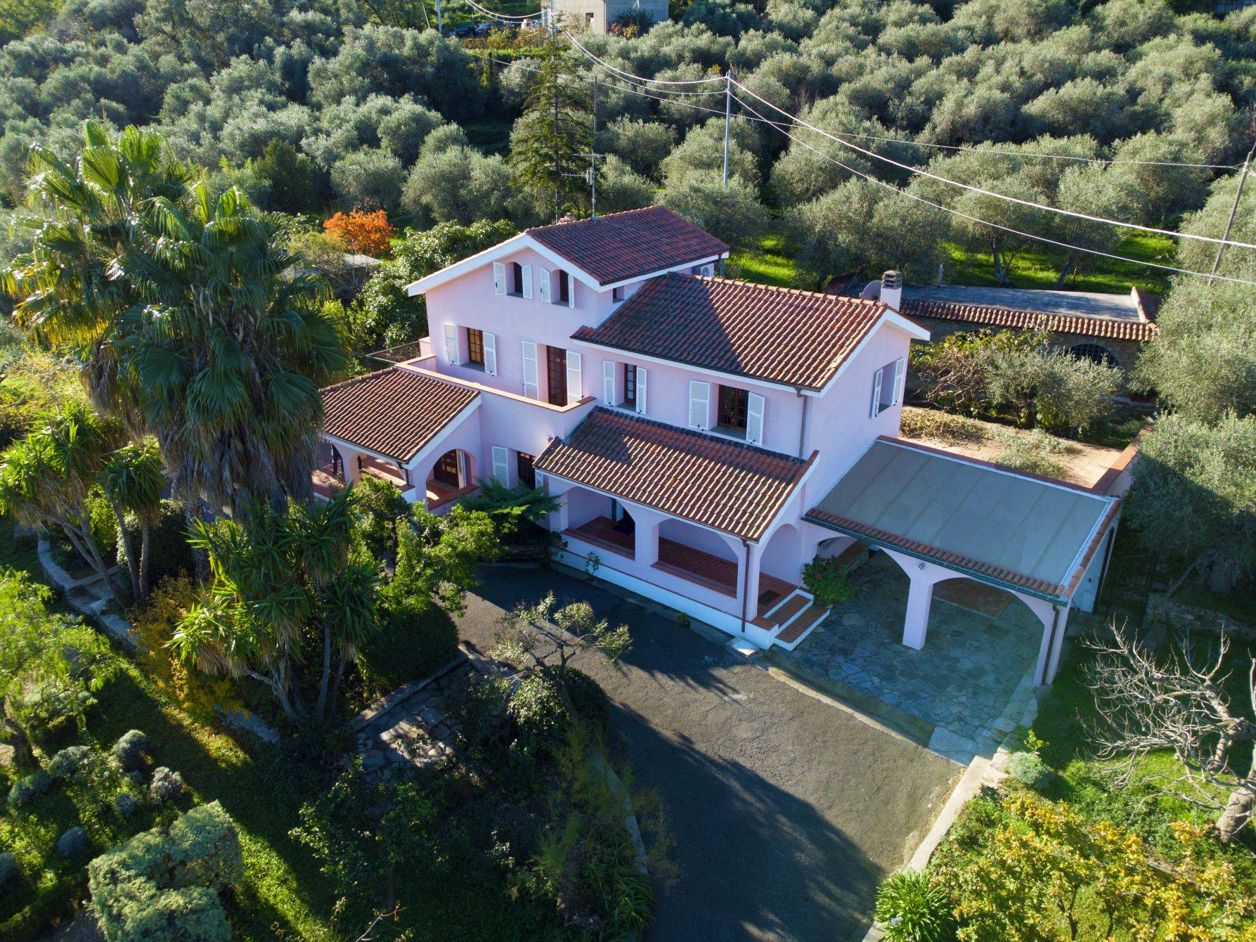 Spacious country villa for sale in Dolcedo with enchanting private garden