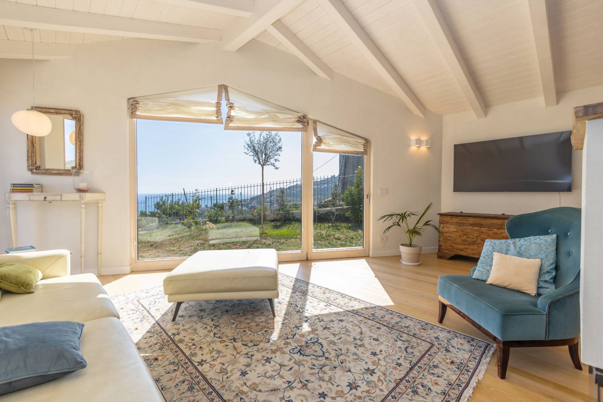 Villa for sale in Imperia, built with high quality finishes and sea views