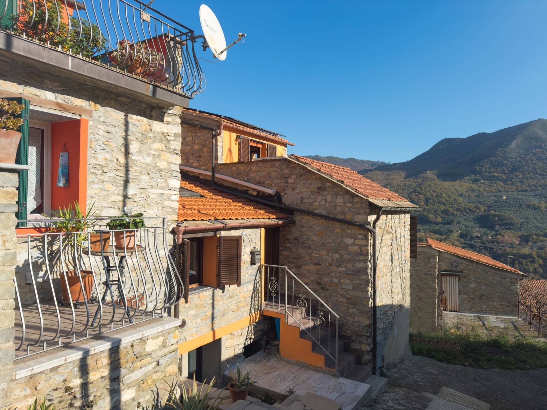 Townhouse for sale in the charming Caravonica