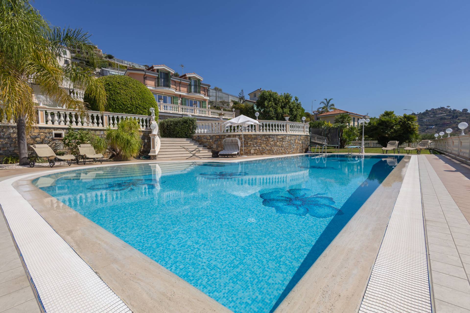 Recently built Villa for sale in Ospedaletti, Liguria, immersed in an environment of serenity and privacy