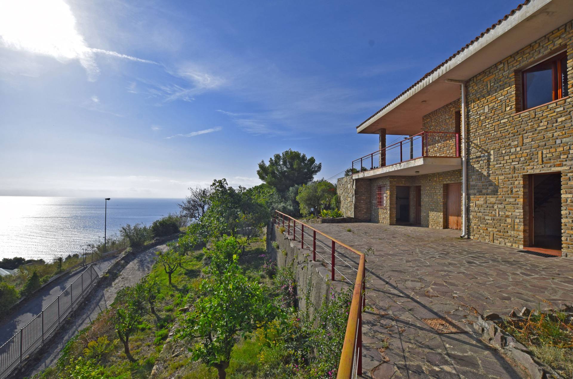 Exquisite two-level Villa sitting upon the first hill of Ospedaletti with breathtaking view of the entire Gulf and embraced by the serenity of its private pinewood