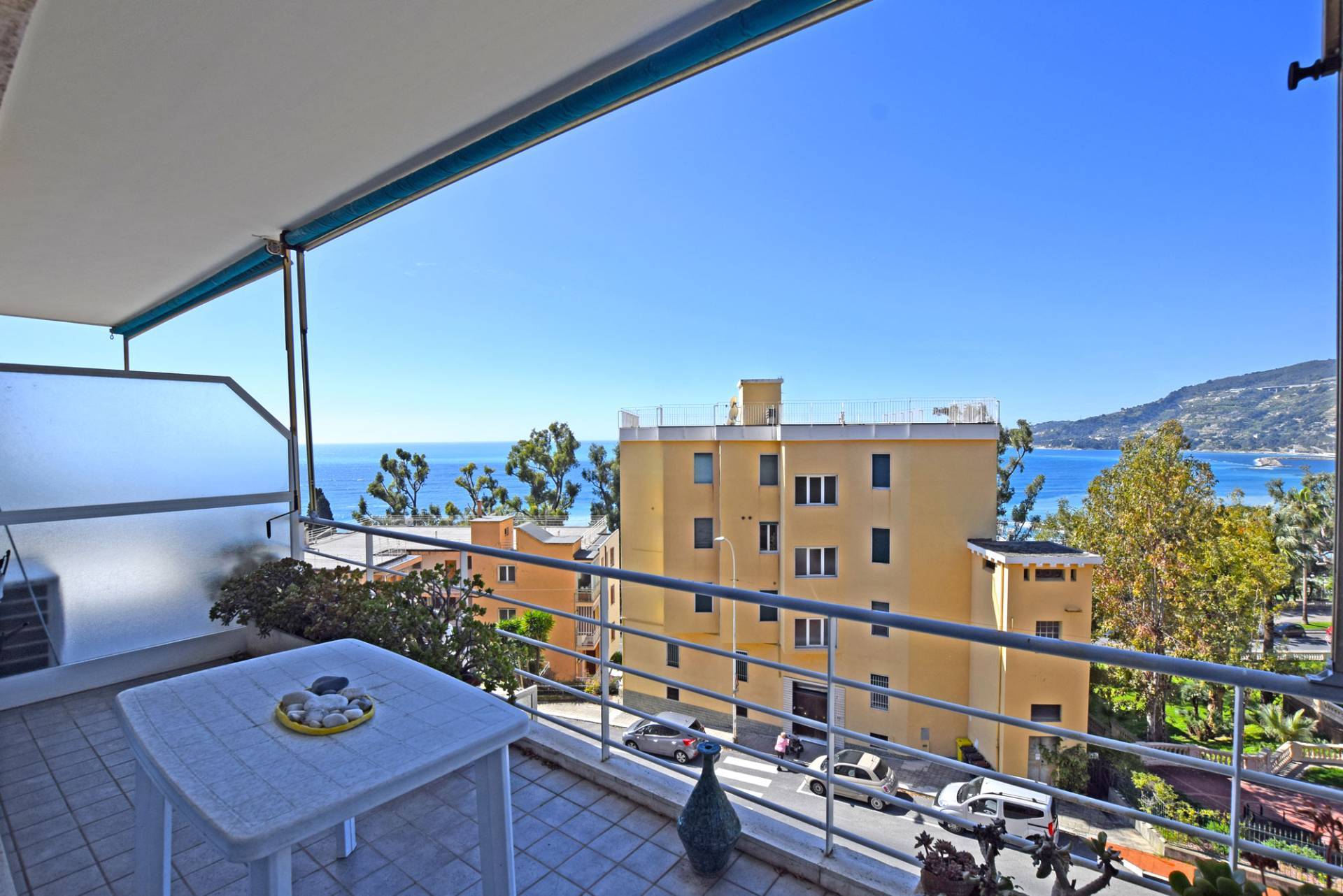 Exquisite recently renovated one-bedroom apartment in Ospedaletti, offering a panoramic sea view