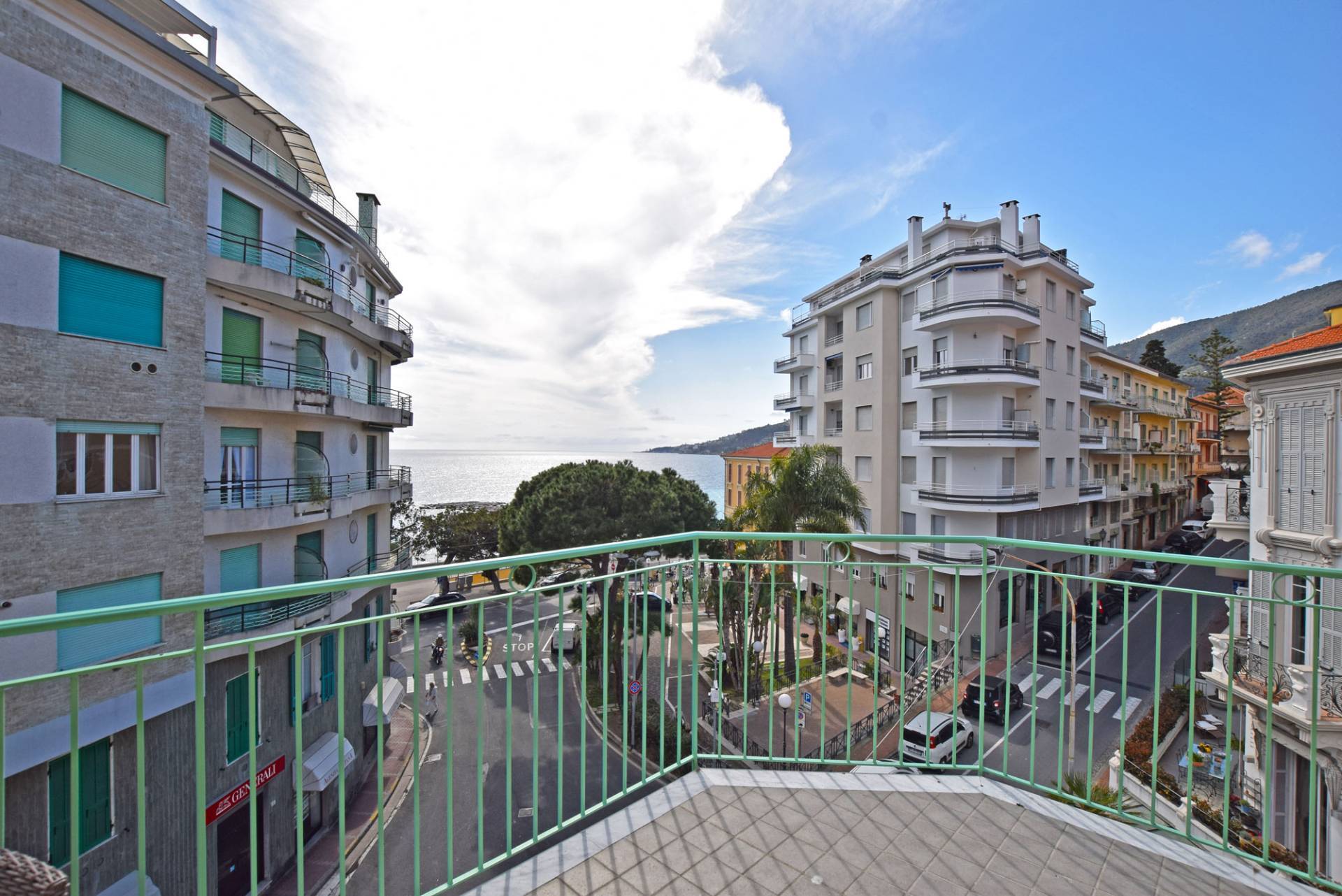 Apartment for sale in Ospedaletti in central location, just a few steps from the cycle path and the beaches