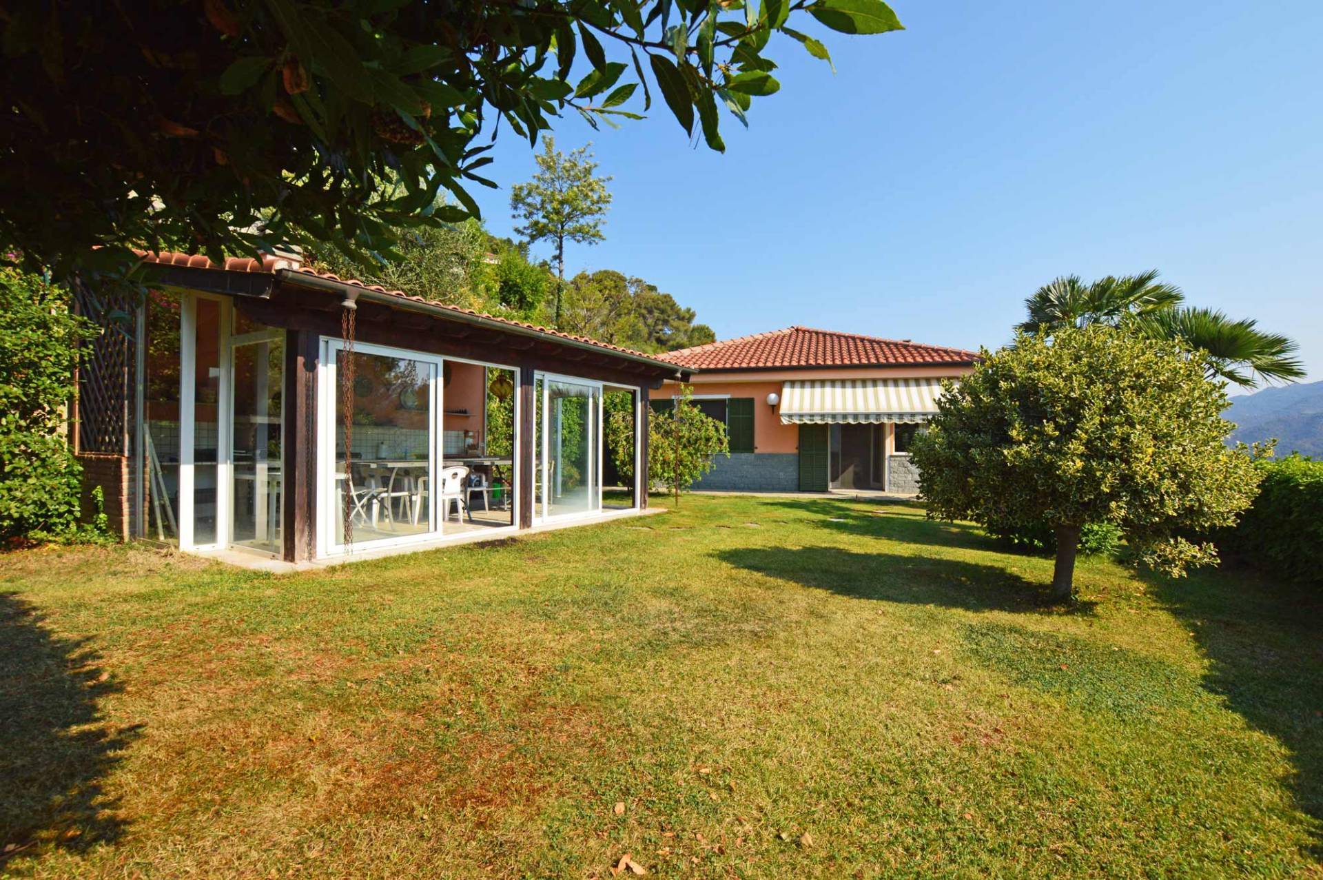 Attractive villa for sale in Camporroso, West Liguria, Italy