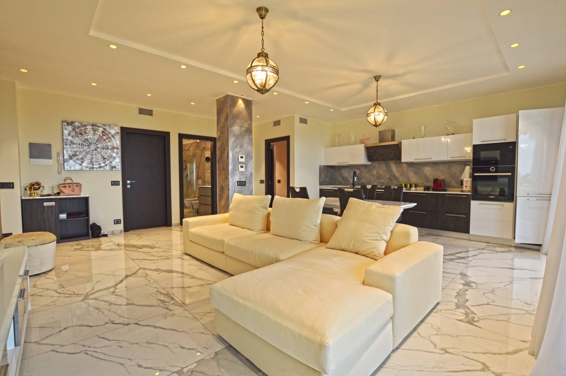 Bordighera, Luxury renovated 2 bedroom apartment for sale with terrace and sea view