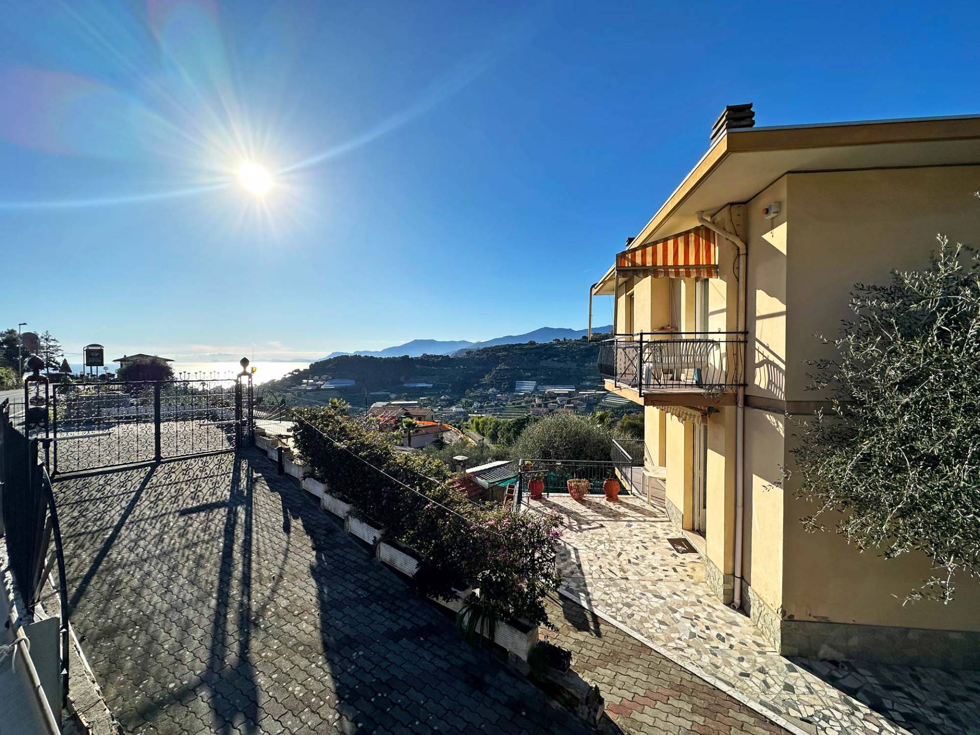Large multi-family villa for sale with sea view in Bordighera