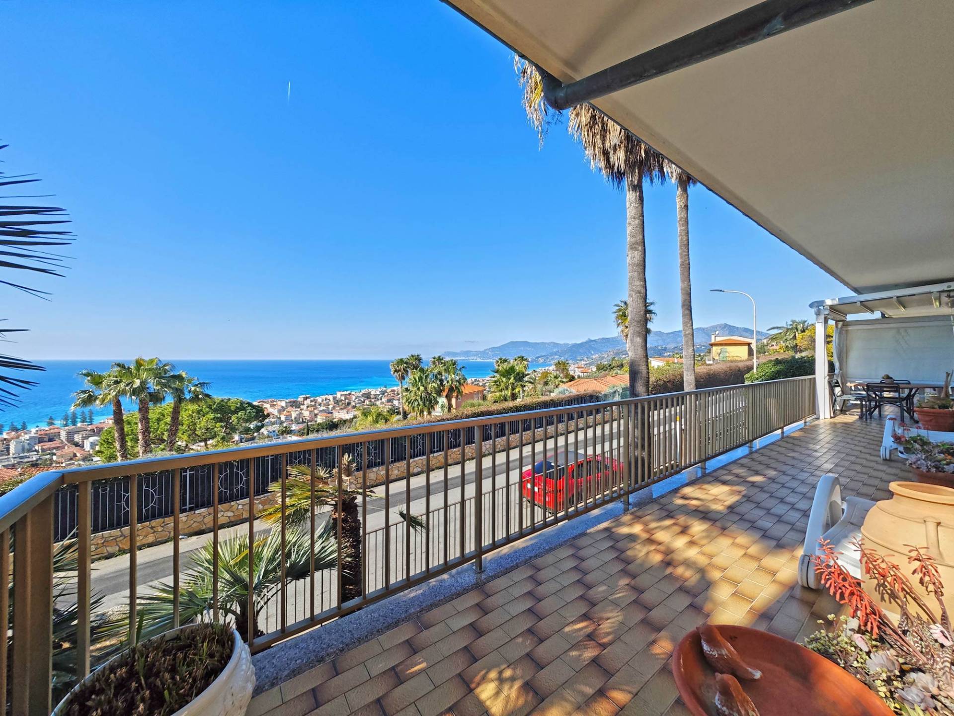 Bordighera: a villa apartment for sale with full sea view, terrace, garden and garage