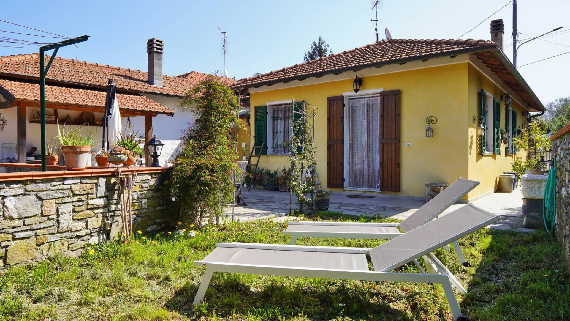 Perfectly restored village house with garden for sale in Borgomaro