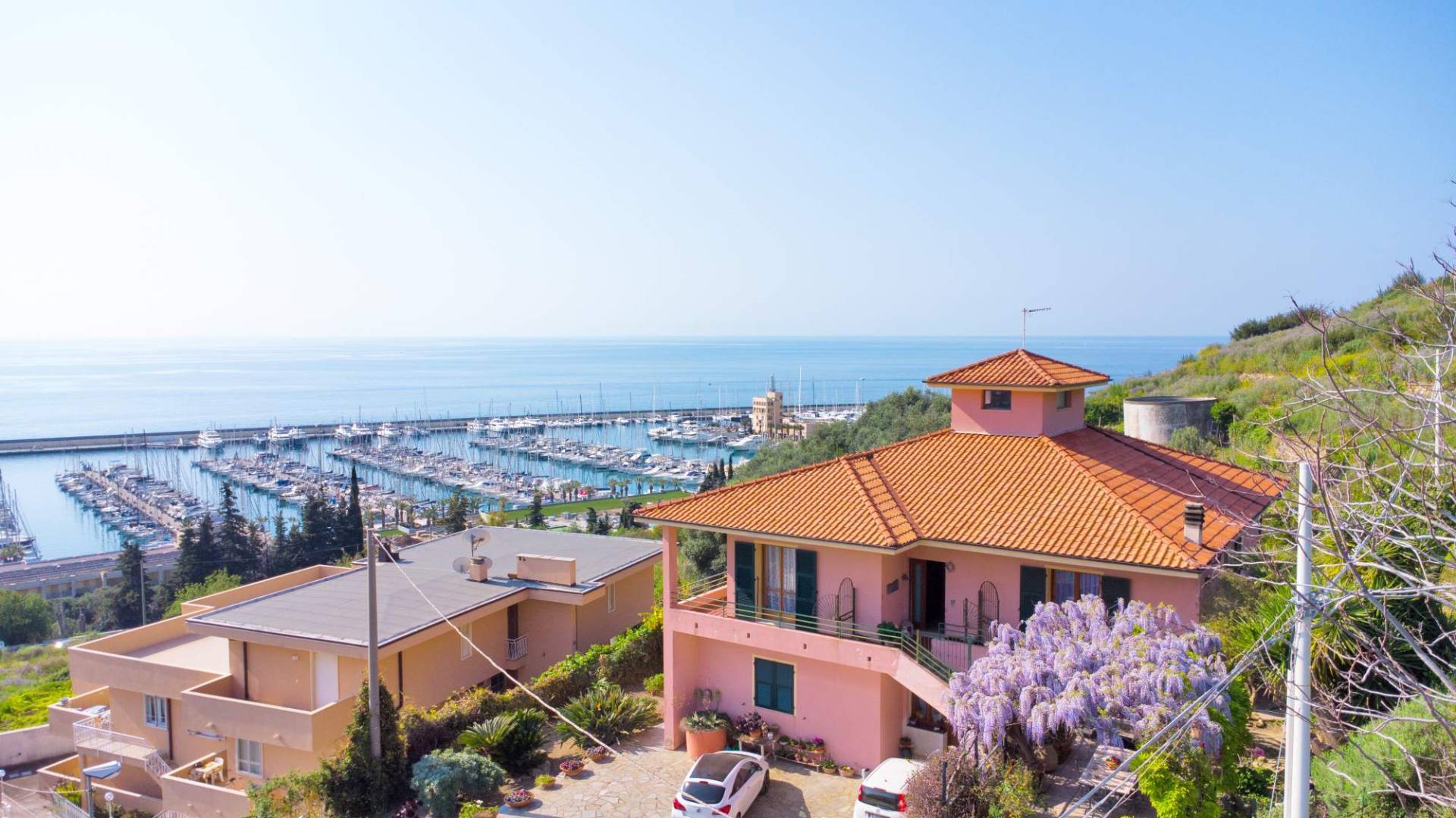 Villa with beautiful sea view and private garden for sale in Santo Stefano al Mare