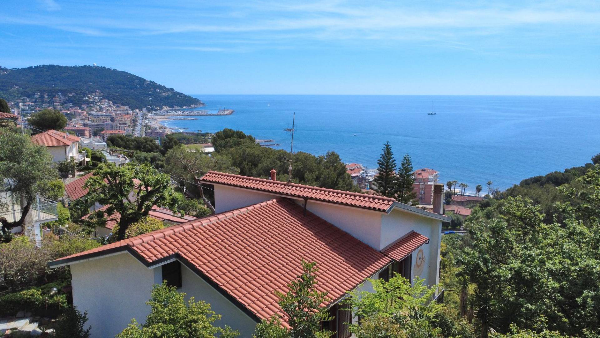 Villa with wonderful sea view for sale in Andora