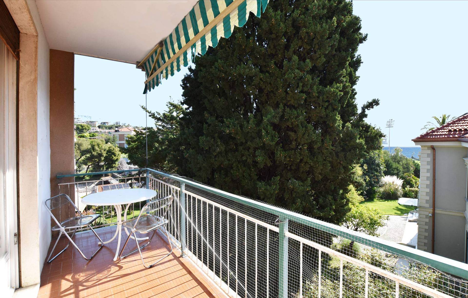 Spacious apartment for sale in San Remo, with partial sea view