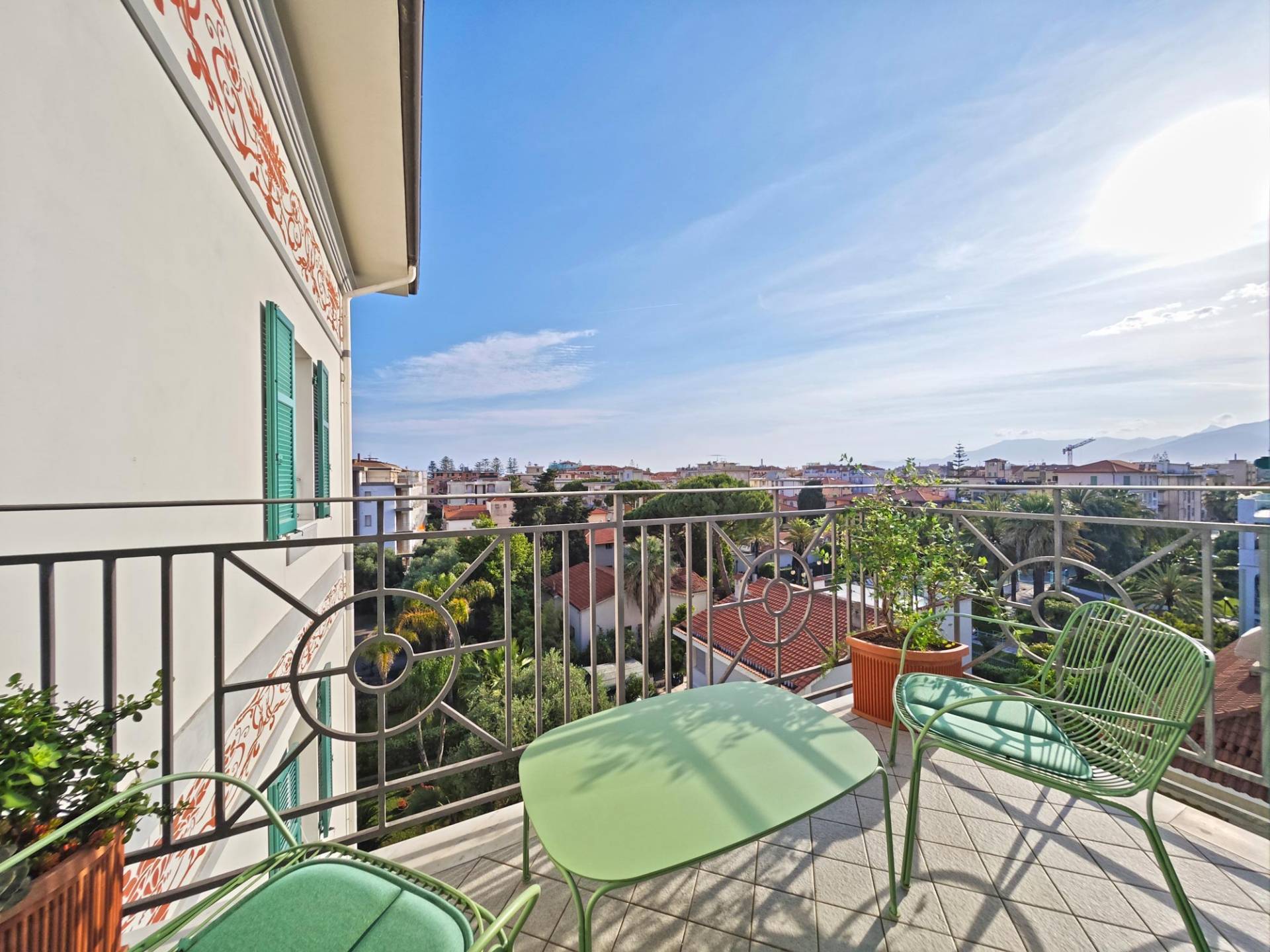 Bordighera luxurious appartment with panoramic view in prestigious condominium a stone’s throw from the sea