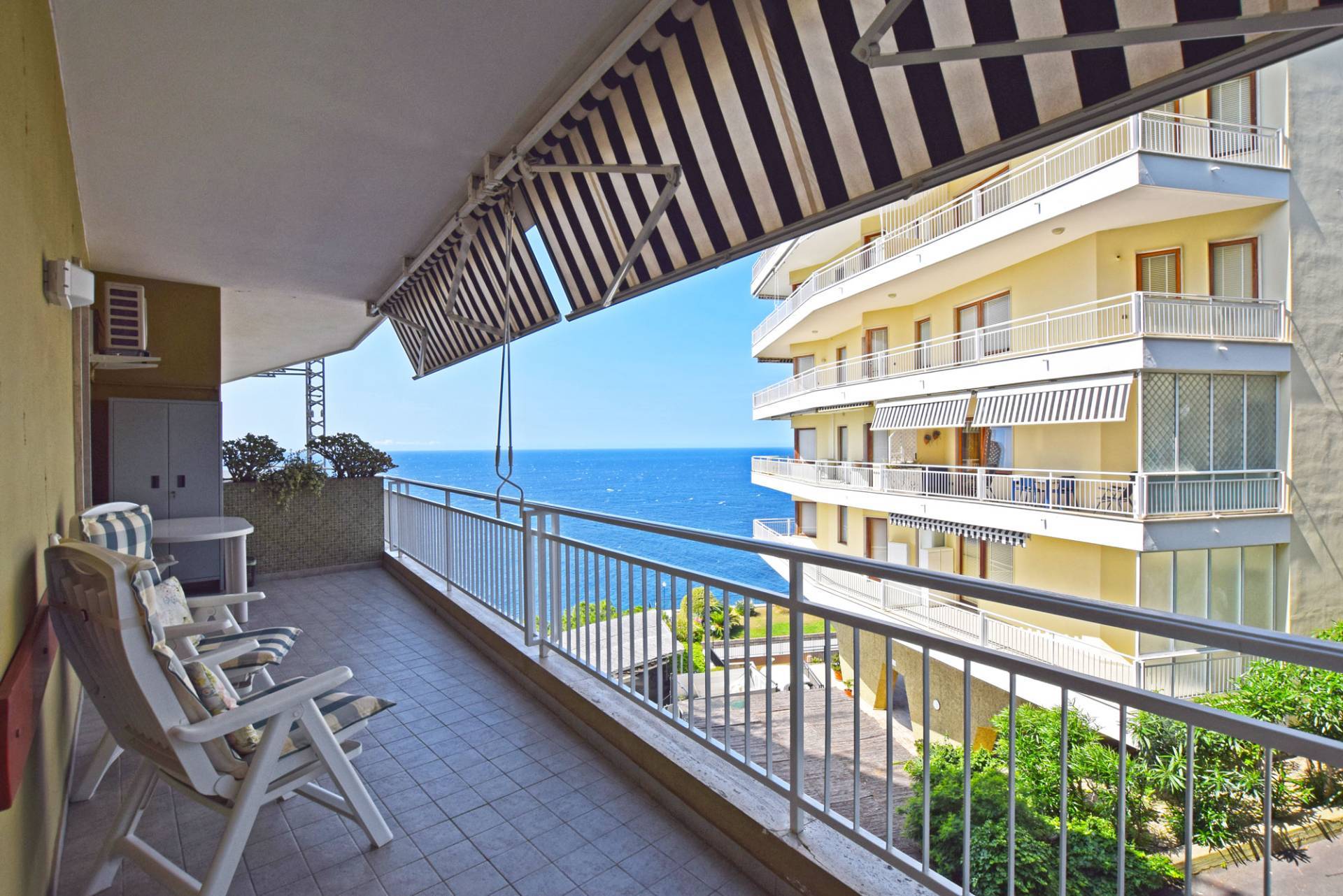 Apartment with Terrace and Stunning Sea View for Sale in Ospedaletti