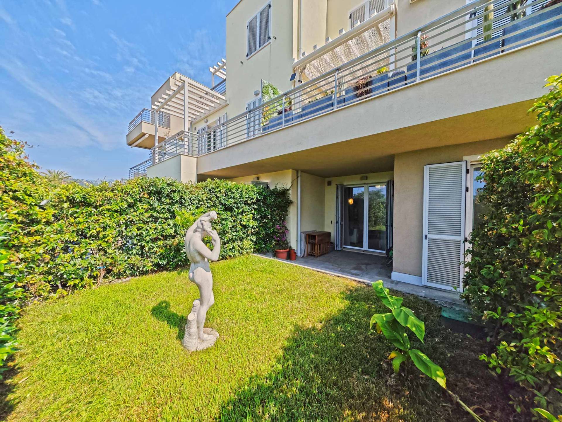 Bordighera, two bedroom apartment with terrace, garden and garage for sale in a recent residential modern complex