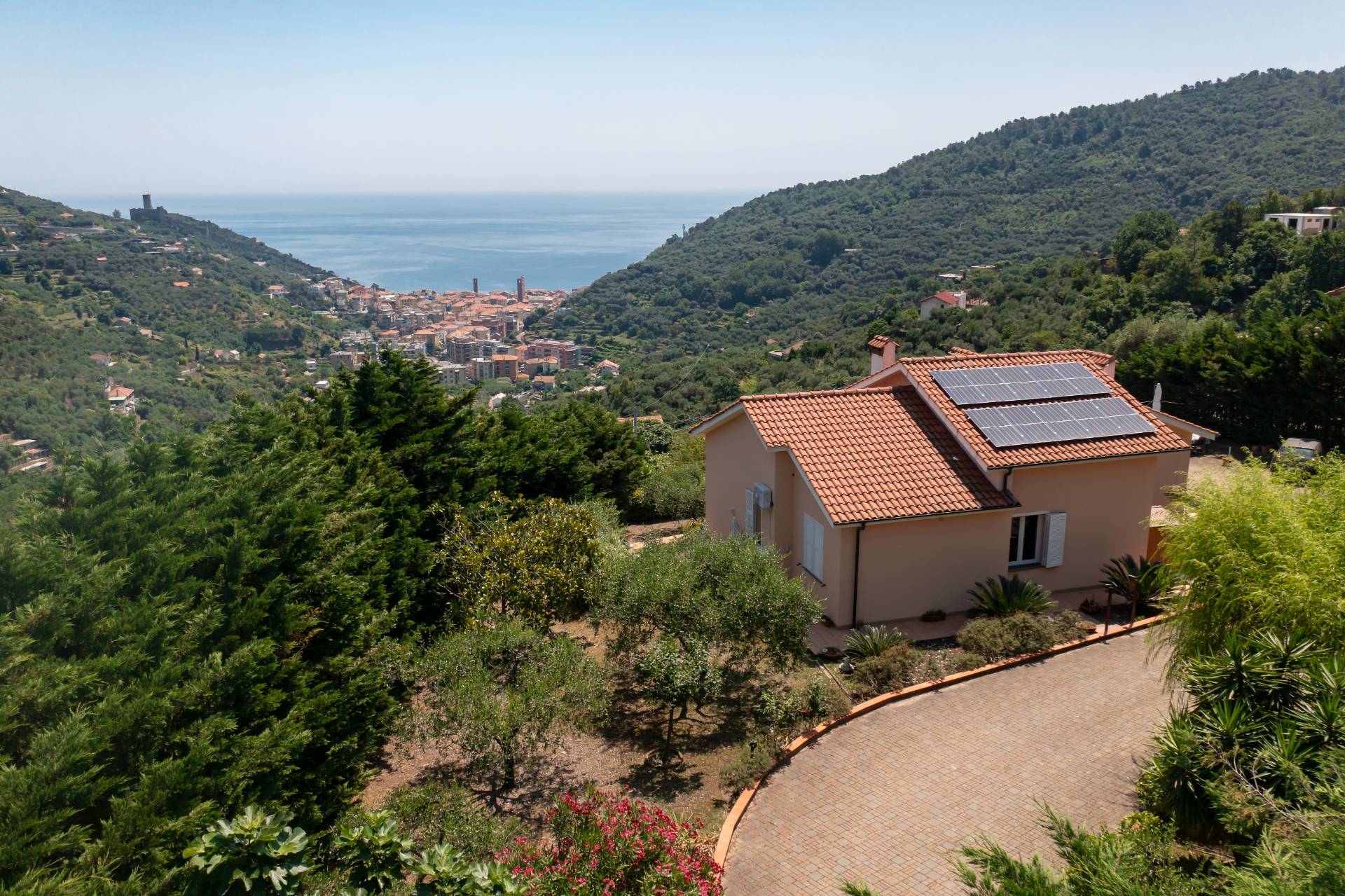 Villa with panoramic sea view for sale in Noli