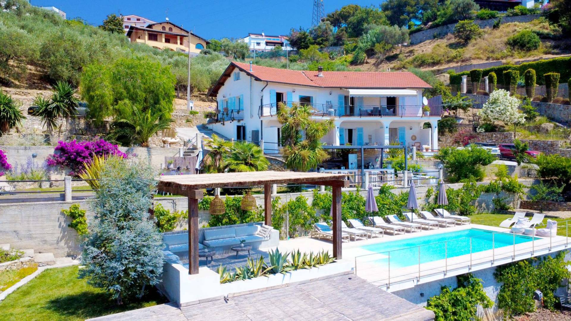 Villa with pool and Amazing sea view for Sale in Imperia