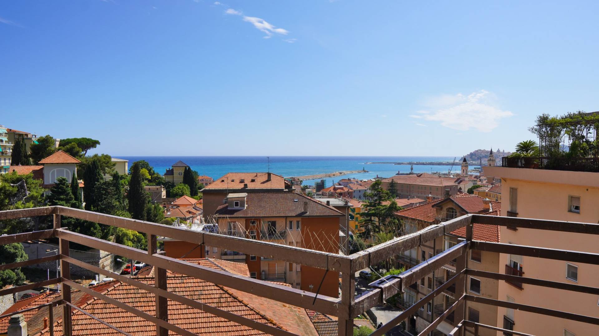 Apartment for sale in the center of Imperia with garage, cellar, and spectacular sea view