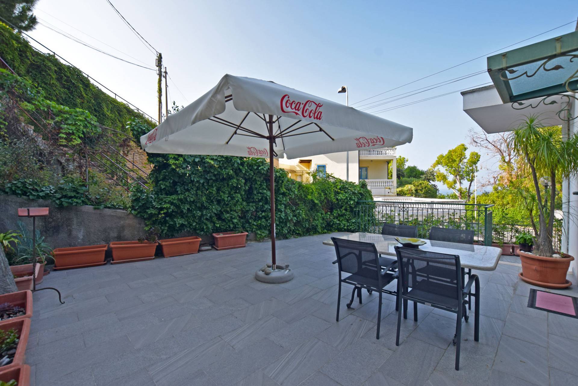 In a small building with no condominium fees, spacious two-room apartment for sale in Ospedaletti, completely renovated with enchanting panoramic views.Strategically located in panoramic