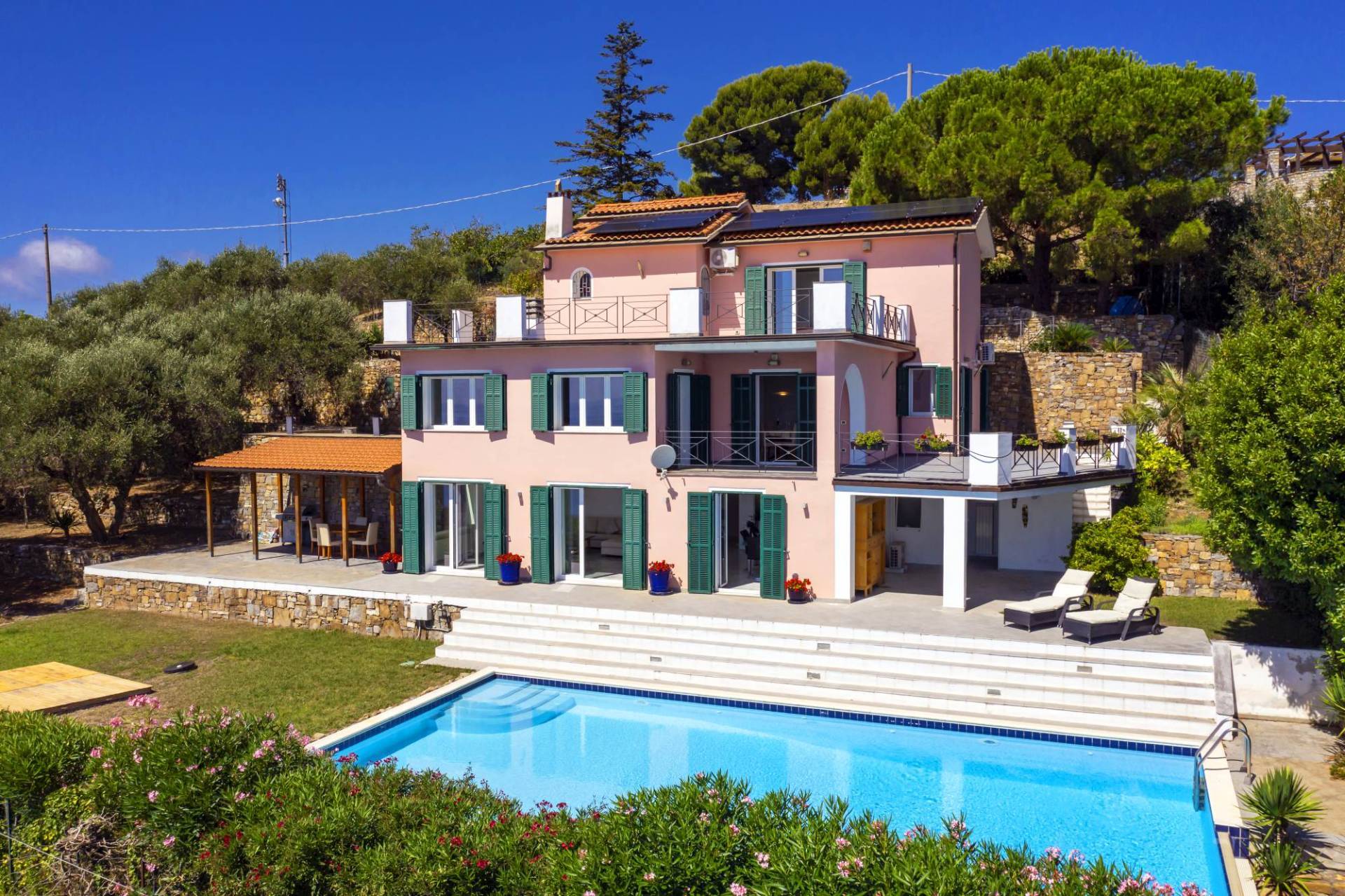 Stunning villa with pool for sale in Imperia, with a breathtaking sea view