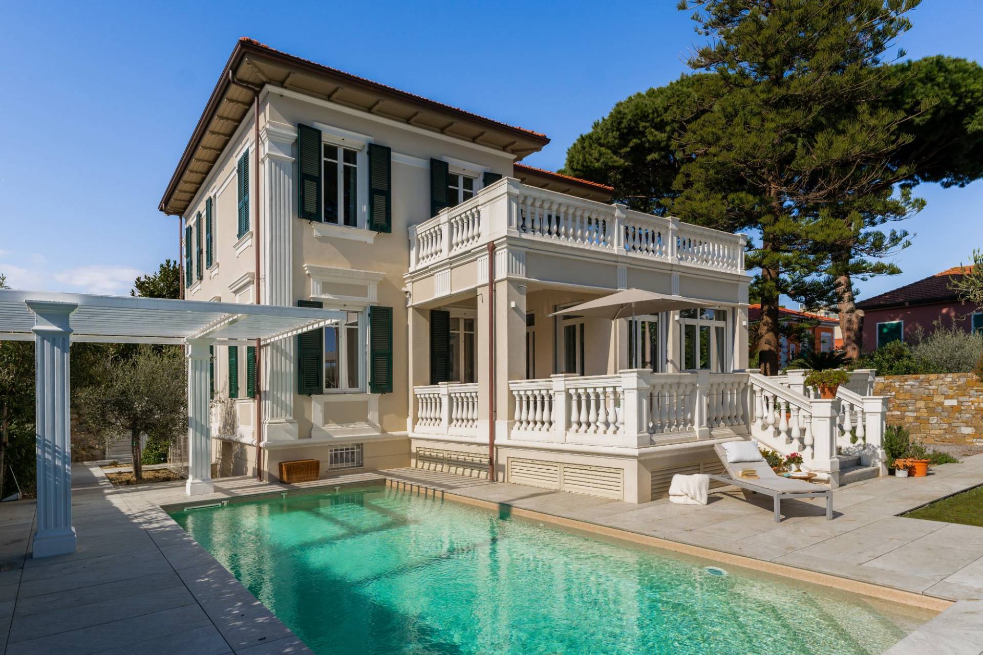 Luxury seafront villa with stunning pool for sale in Diano Marina