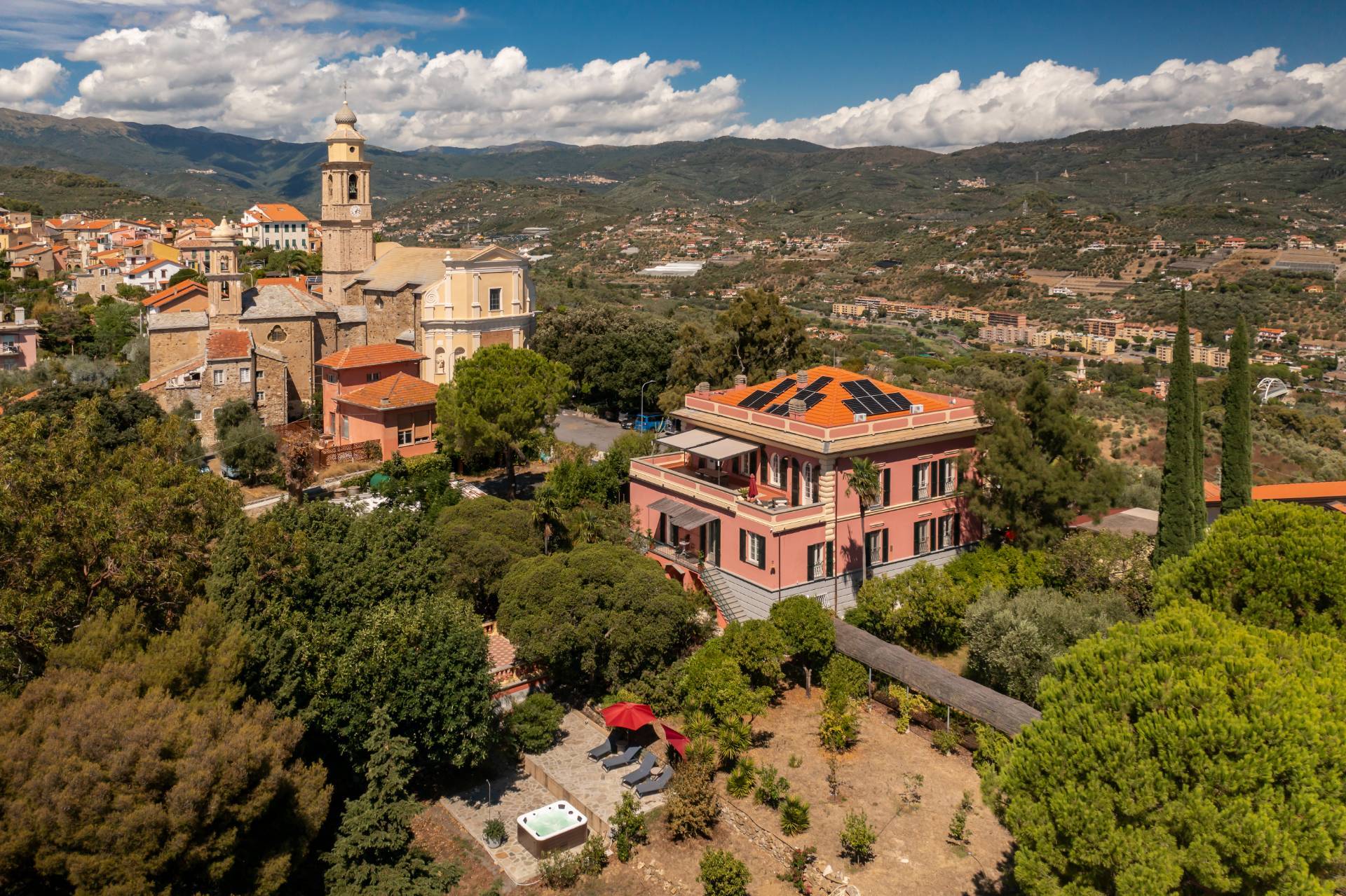 Imperia, prestigious historic villa with private park and sea view for sale